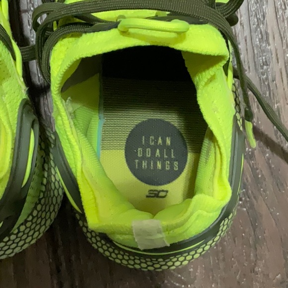 Under Armour curry 6 basketball shoes size 5.5Y - Picture 6 of 9